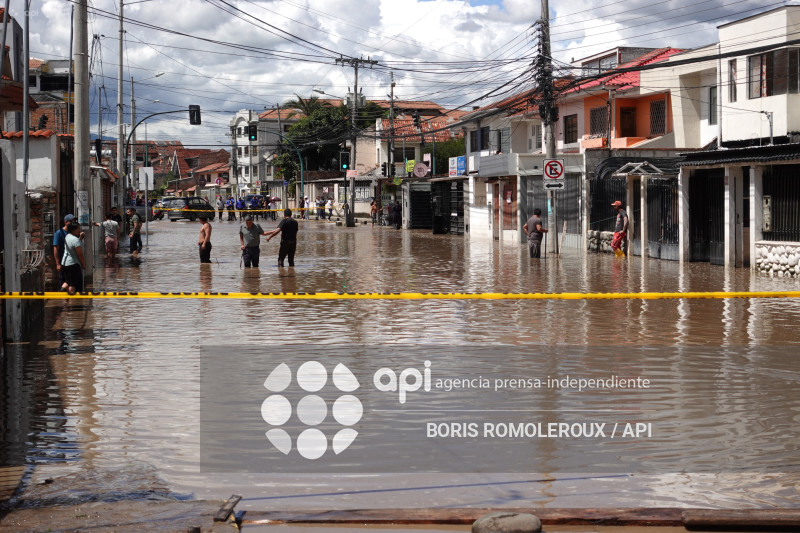 CUENCA-RIO YANUNCAY DESBORDE