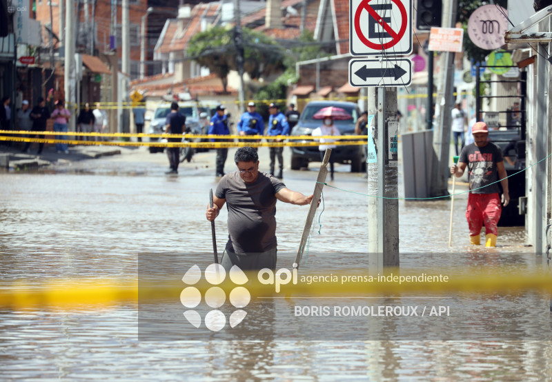 CUENCA-RIO YANUNCAY DESBORDE