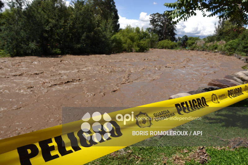 CUENCA-RIO YANUNCAY DESBORDE