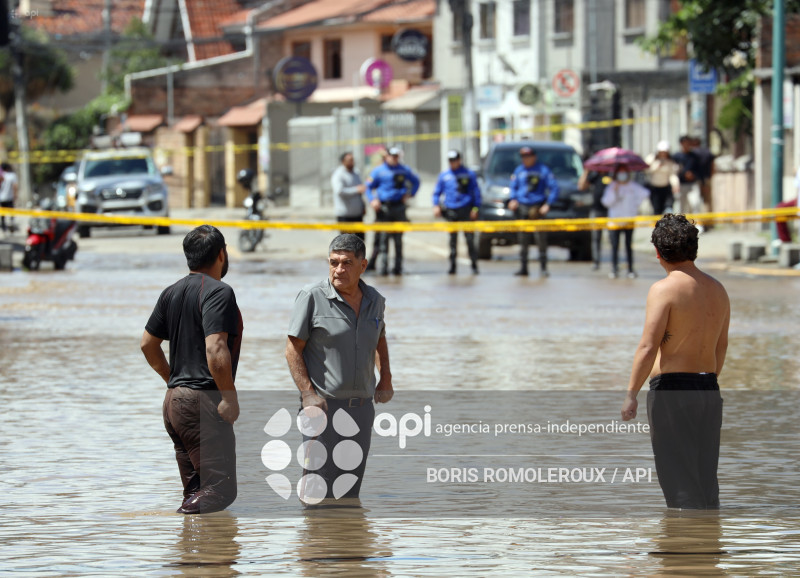 CUENCA-RIO YANUNCAY DESBORDE