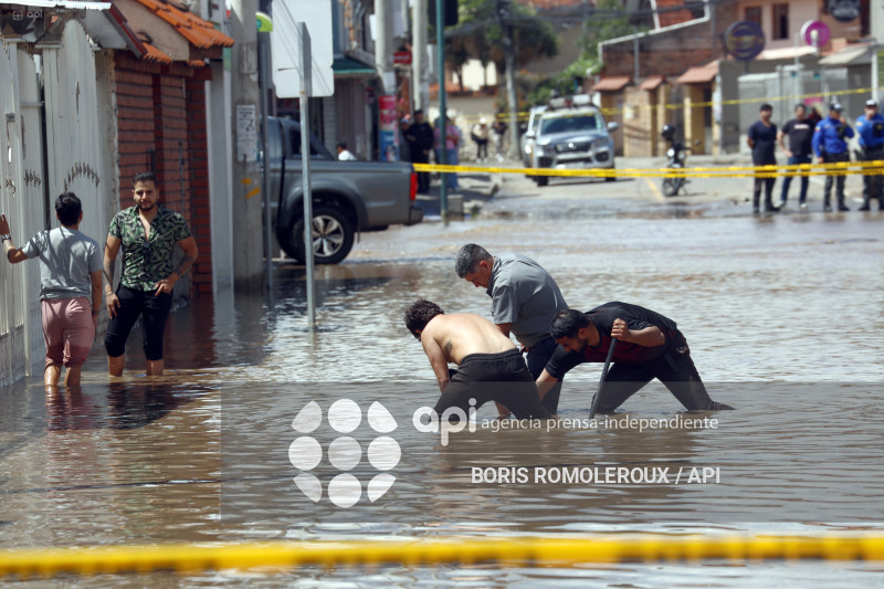 CUENCA-RIO YANUNCAY DESBORDE