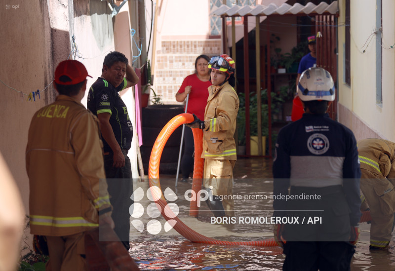CUENCA-RIO YANUNCAY DESBORDE