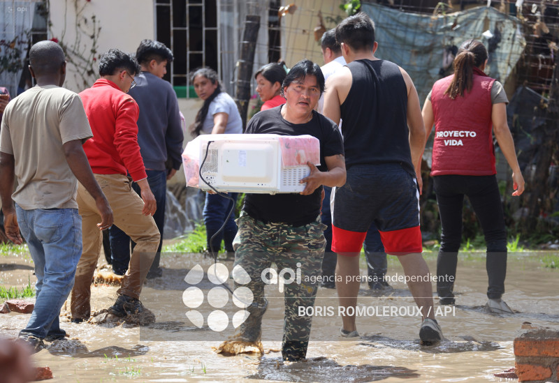 CUENCA-RIO YANUNCAY DESBORDE