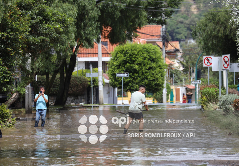 CUENCA-RIO YANUNCAY DESBORDE
