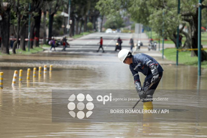 CUENCA-RIO YANUNCAY DESBORDE