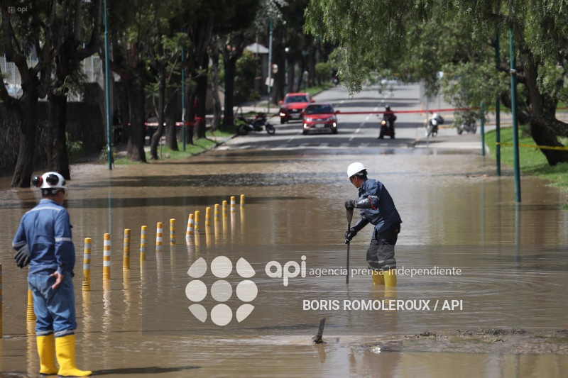 CUENCA-RIO YANUNCAY DESBORDE