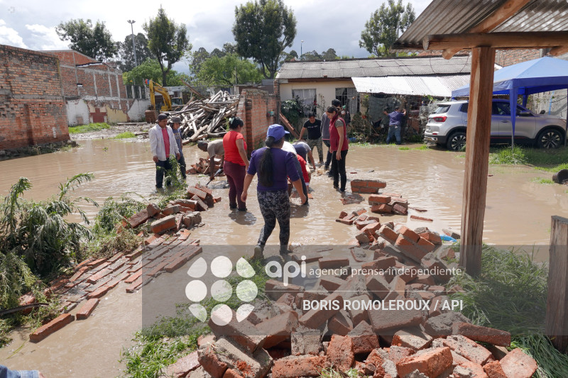 CUENCA-RIO YANUNCAY DESBORDE