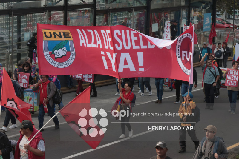 MARCHA CONTRA NOBOA QUITO
