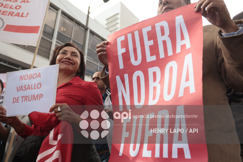 MARCHA CONTRA NOBOA QUITO