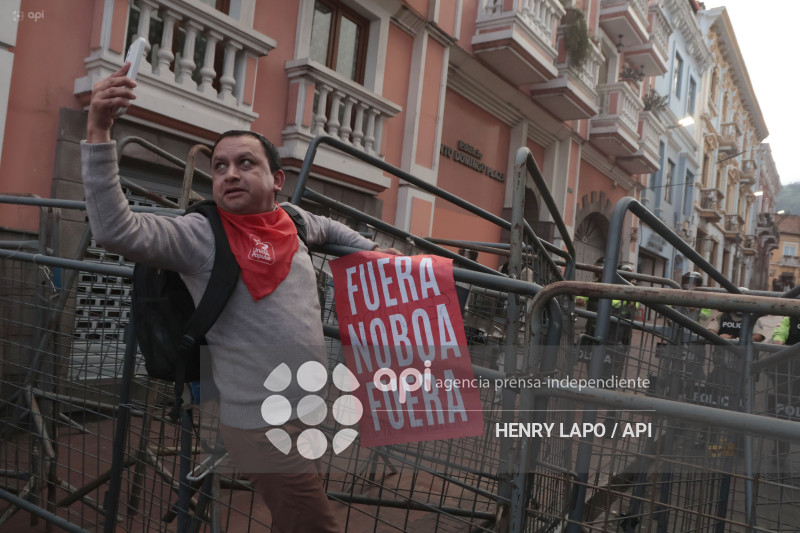MARCHA CONTRA NOBOA QUITO