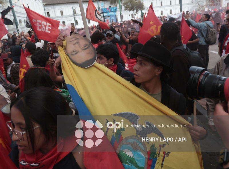 MARCHA CONTRA NOBOA QUITO