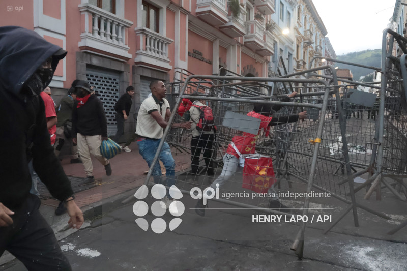 MARCHA CONTRA NOBOA QUITO
