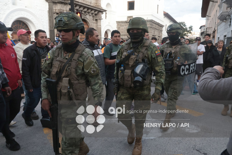 MARCHA CONTRA NOBOA QUITO