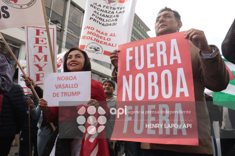 MARCHA CONTRA NOBOA QUITO