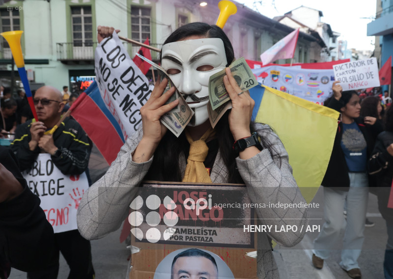 MARCHA CONTRA NOBOA QUITO