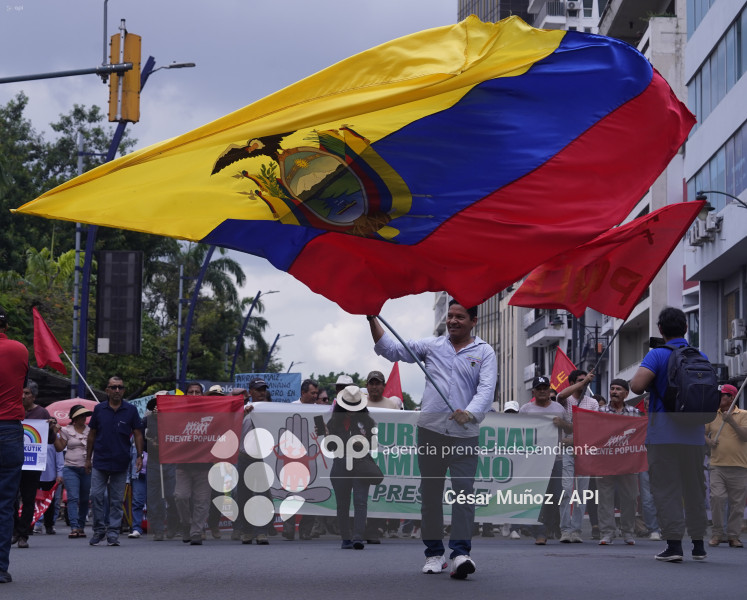 GYE-MARCHA CONTRA NOBOA