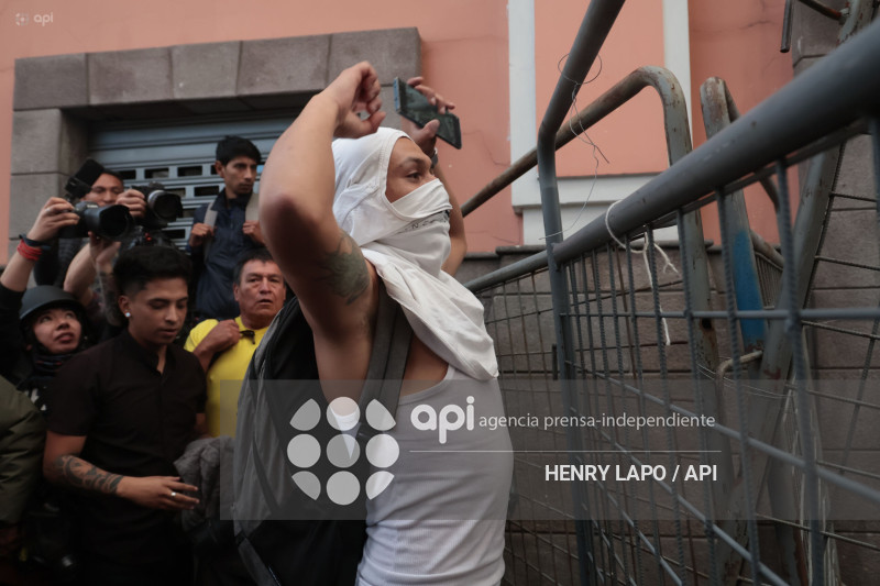 MARCHA CONTRA NOBOA QUITO