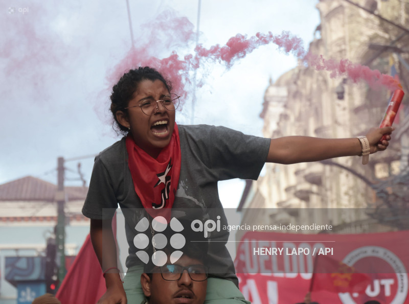MARCHA CONTRA NOBOA QUITO