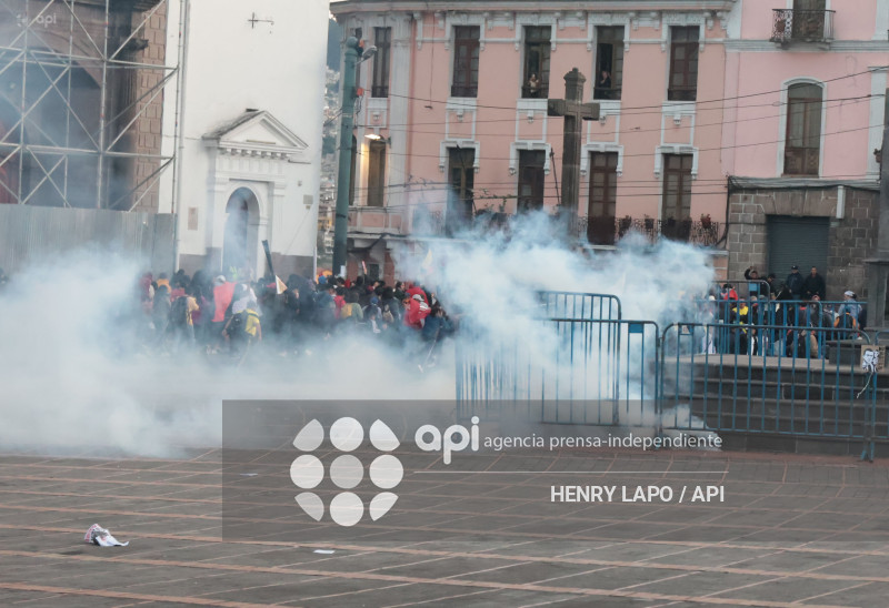 MARCHA CONTRA NOBOA QUITO