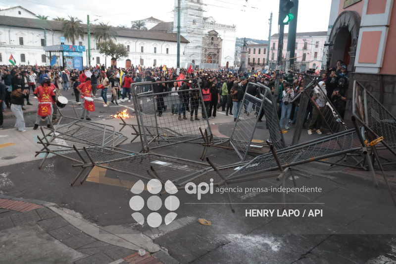 MARCHA CONTRA NOBOA QUITO