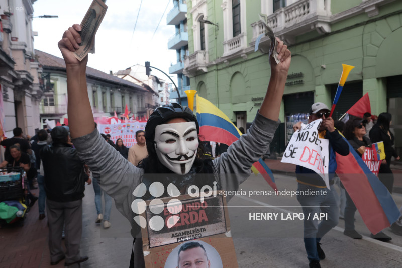 MARCHA CONTRA NOBOA QUITO