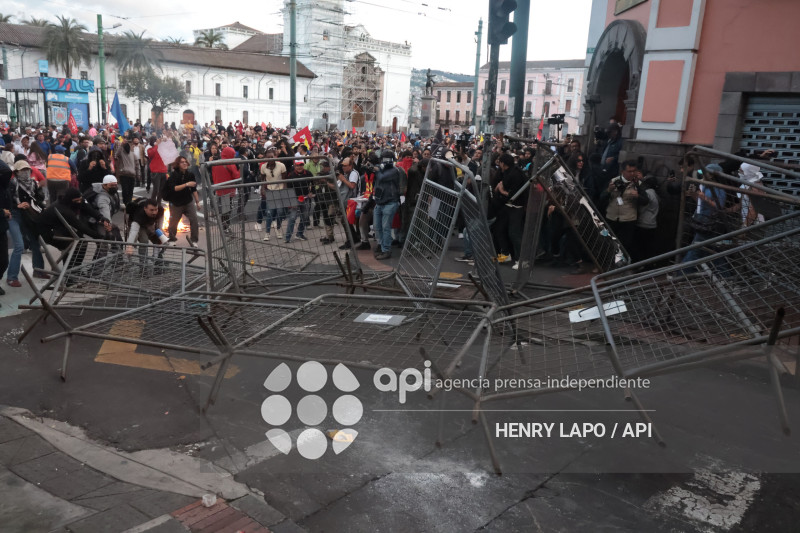 MARCHA CONTRA NOBOA QUITO