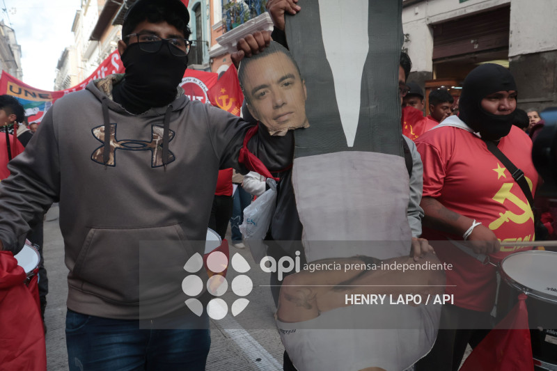 MARCHA CONTRA NOBOA QUITO