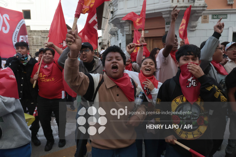 MARCHA CONTRA NOBOA QUITO