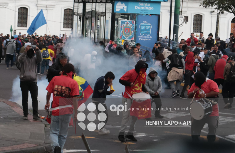 MARCHA CONTRA NOBOA QUITO