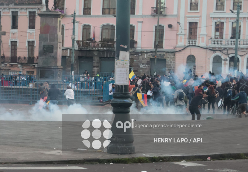 MARCHA CONTRA NOBOA QUITO