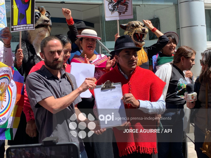 ECUARRUNARI Y YASUNIDOS DEMANDA LEY MINERA