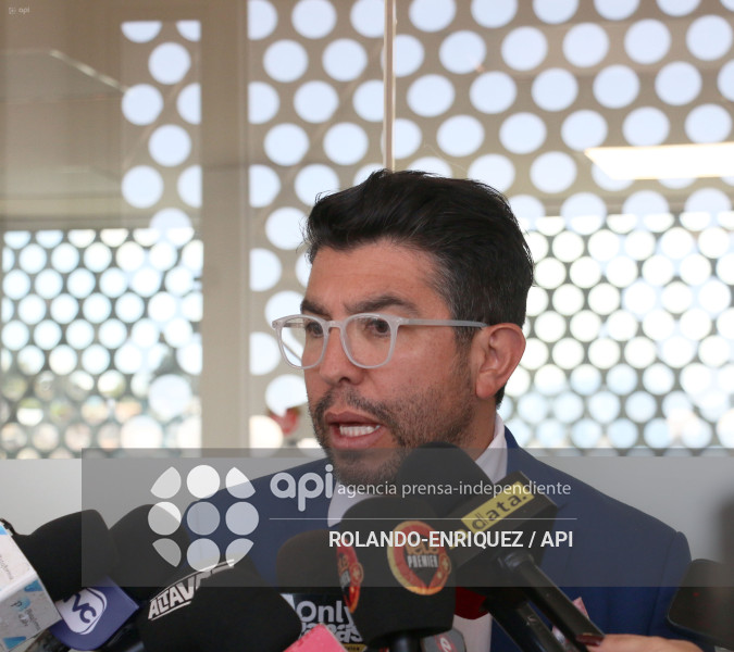 COMI TRANSPARENCIA SOBRE IDENTIDAD DE GENERO EN ADOLESCENTES