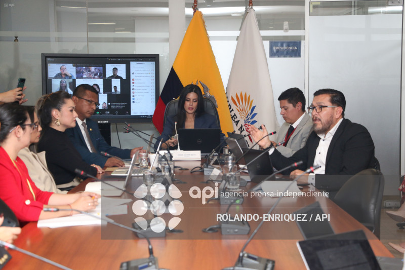 COMI TRANSPARENCIA SOBRE IDENTIDAD DE GENERO EN ADOLESCENTES