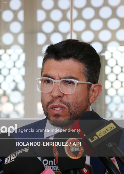 COMI TRANSPARENCIA SOBRE IDENTIDAD DE GENERO EN ADOLESCENTES