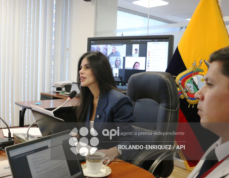 COMI TRANSPARENCIA SOBRE IDENTIDAD DE GENERO EN ADOLESCENTES