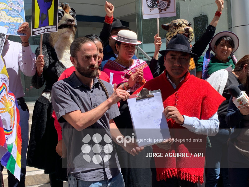 ECUARRUNARI Y YASUNIDOS DEMANDA LEY MINERA