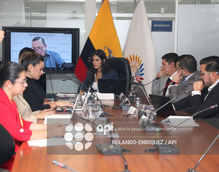 COMI TRANSPARENCIA SOBRE IDENTIDAD DE GENERO EN ADOLESCENTES