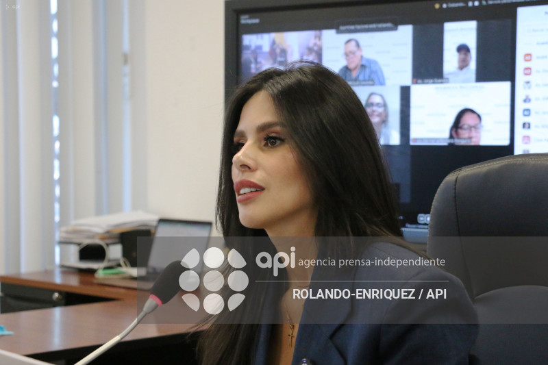 COMI TRANSPARENCIA SOBRE IDENTIDAD DE GENERO EN ADOLESCENTES