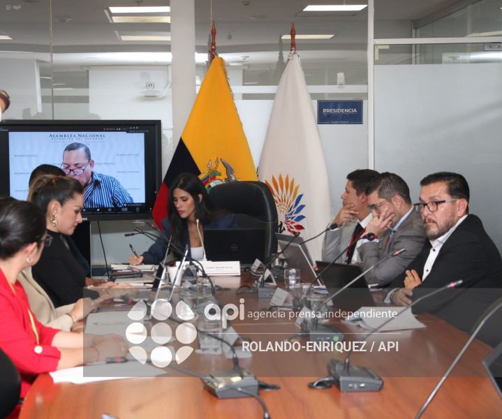 COMI TRANSPARENCIA SOBRE IDENTIDAD DE GENERO EN ADOLESCENTES