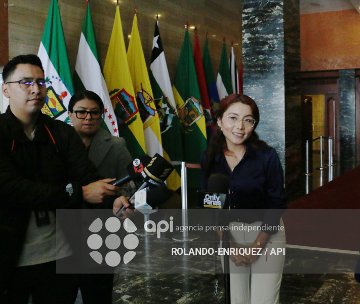 ASAMBLEISTA NATHALY FARINANGO