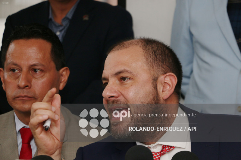 JUAN ESTEBAN GUARDERAS PRE CANDIDATO ALCALDE QUITO