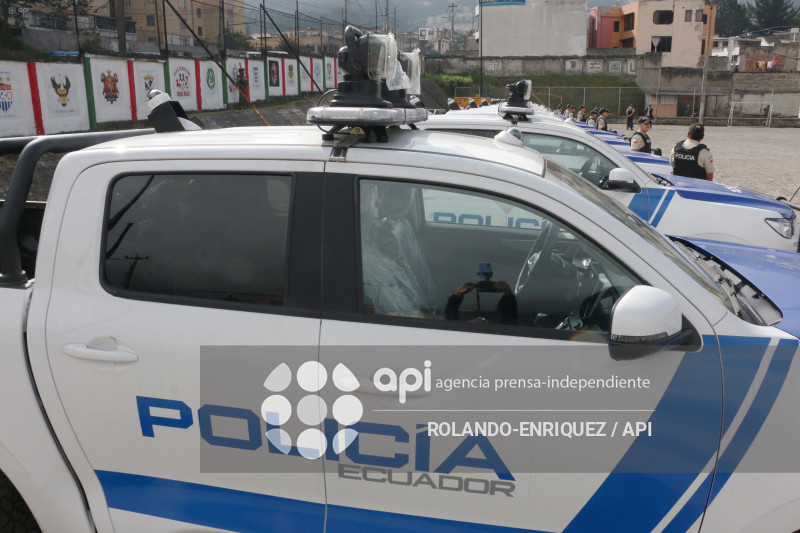 NOBOA ENTREGA PATRULLEROS A QUITO