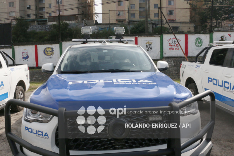 NOBOA ENTREGA PATRULLEROS A QUITO