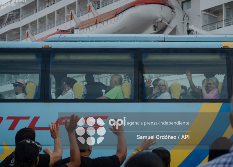 ESM-VISITA CRUCERO ARTANIA