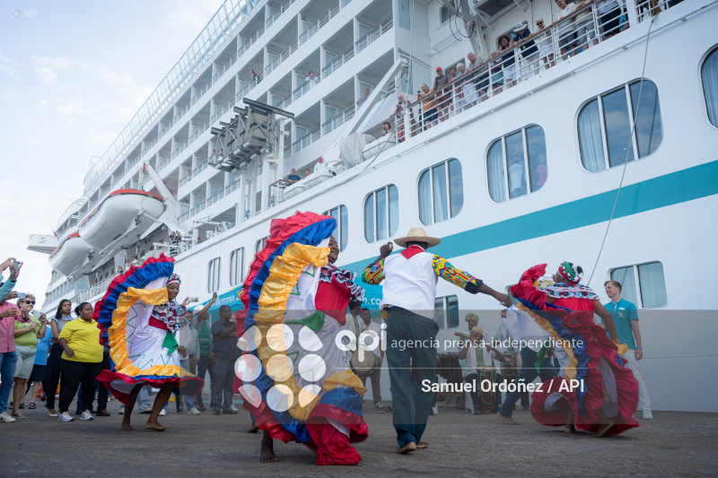 ESM-VISITA CRUCERO ARTANIA