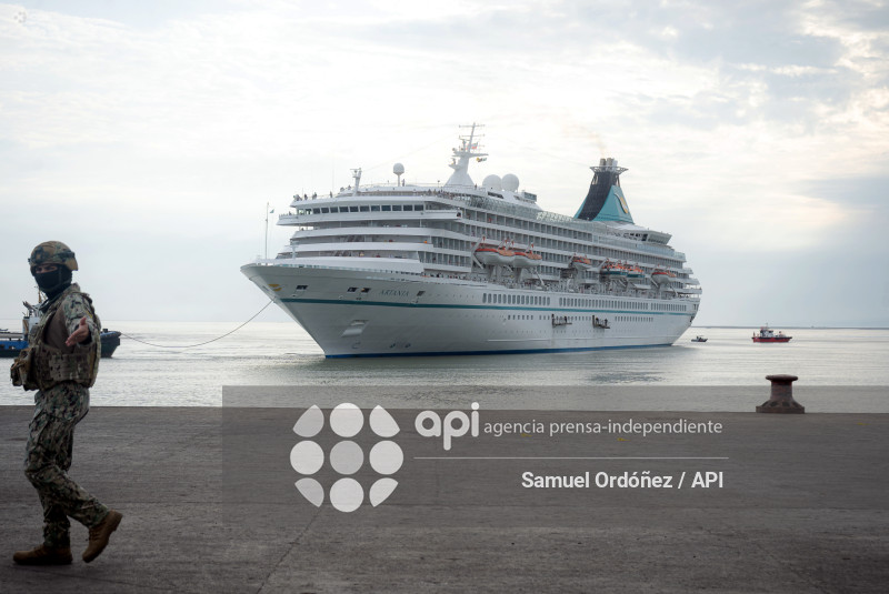 ESM-VISITA CRUCERO ARTANIA