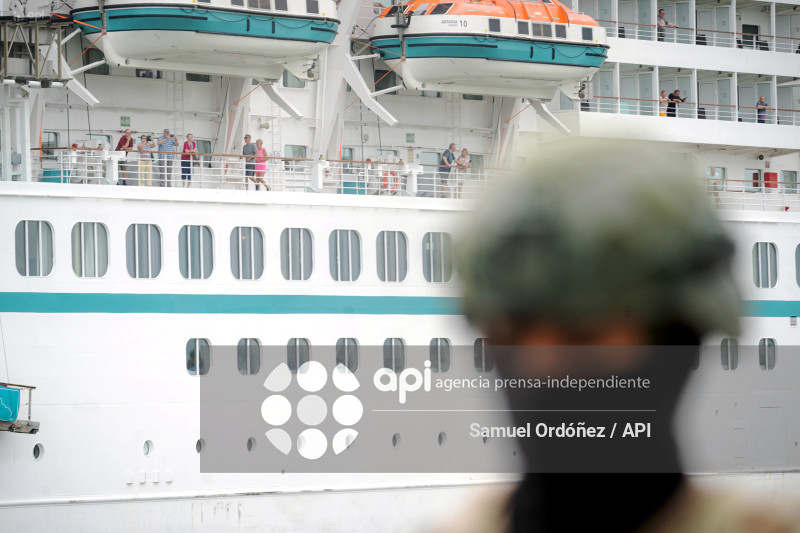 ESM-VISITA CRUCERO ARTANIA