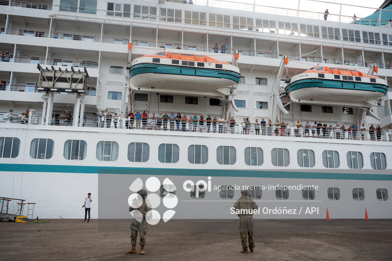 ESM-VISITA CRUCERO ARTANIA