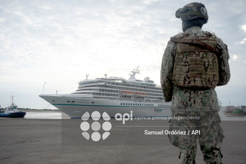 ESM-VISITA CRUCERO ARTANIA