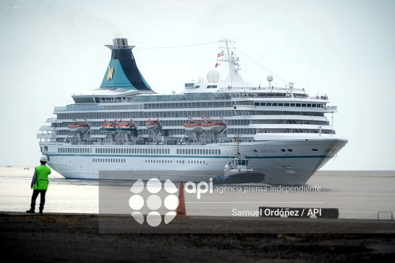 ESM-VISITA CRUCERO ARTANIA